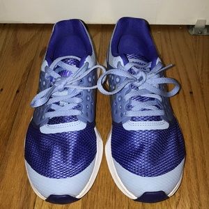 Girls size 4Y Nike sneakers